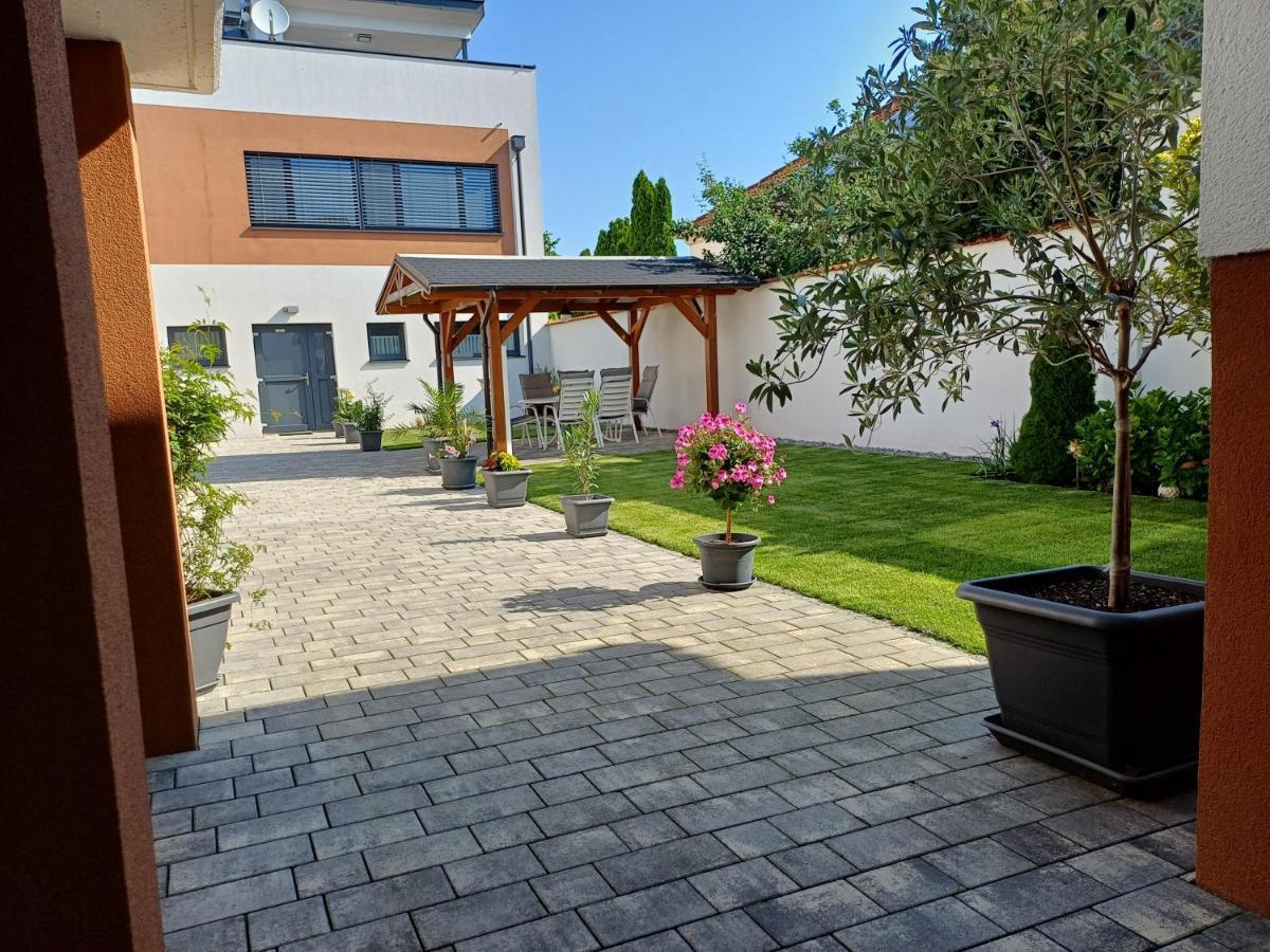Penthouse Griemann 2 Fuer Max 4 Personen Mit Eigener Grosser Dachterrasse Zum Relaxen! Illmitz Exterior foto